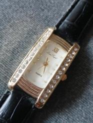 Damenuhr Klassisch "Strass Louis Royal" Quarz Watch (Inkl. Batterie Und Displayschutzfolie Sowie Schwarzem Schutzetui Aus Stoff) (NEU) (Rarität) (Siehe Info unten) 